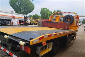 尖山附近拖车电话号码服务