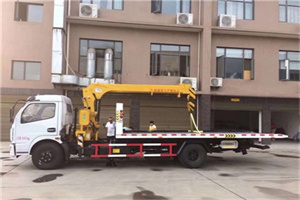 尖山附近汽车轮胎更换